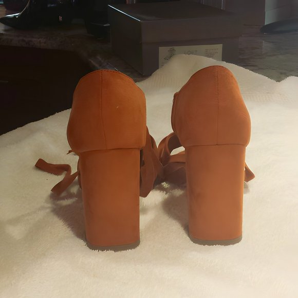 LOFT High Heel Suede Shoes - Picture 6 of 6
